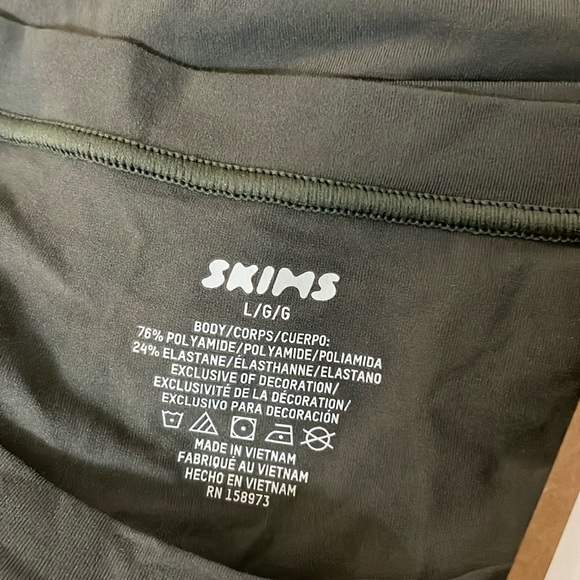 NWT Skims Fits Everybody Short Sleeve T-Shirt Gunmetal Size L - Picture 5 of 7